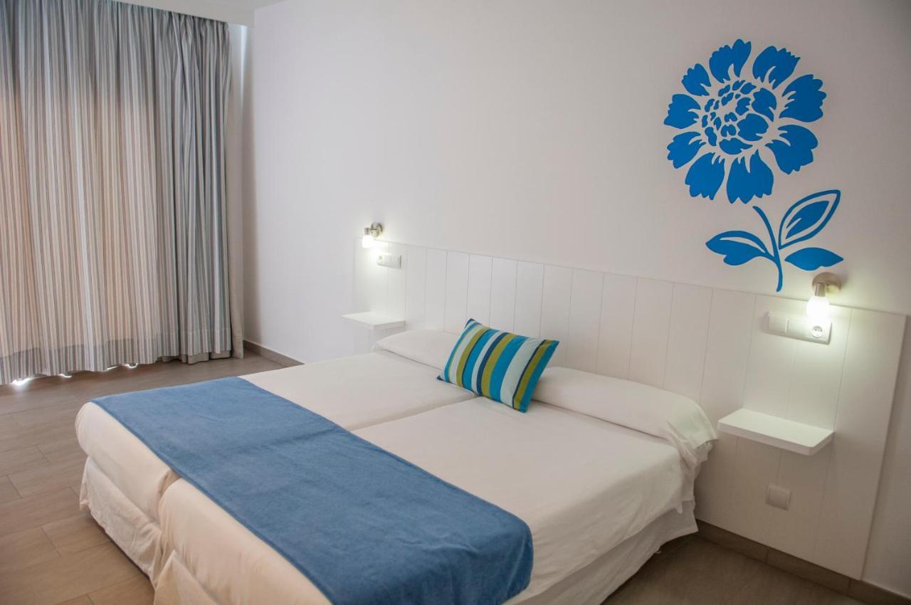 Hostal Xuroy Cala Alcaufar Bagian luar foto