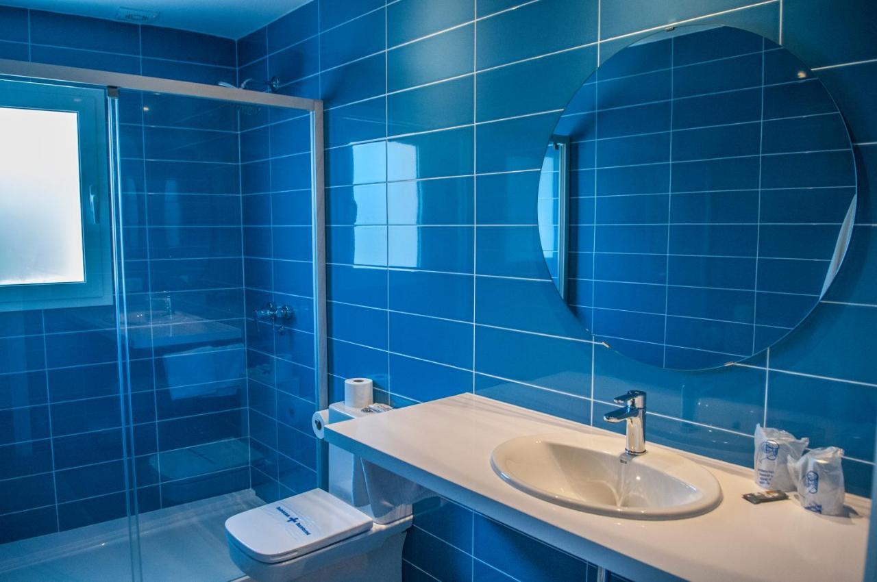 Hostal Xuroy Cala Alcaufar Bagian luar foto