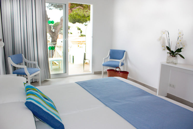 Hostal Xuroy Cala Alcaufar Bagian luar foto