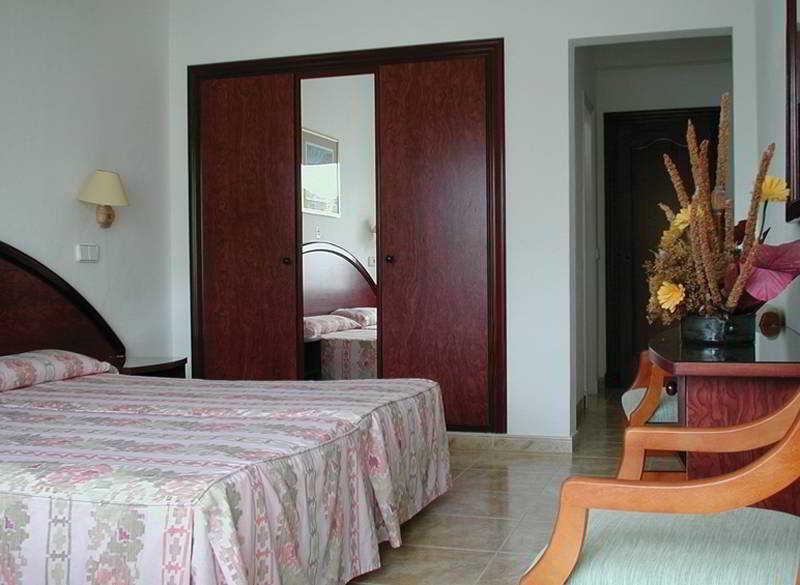 Hostal Xuroy Cala Alcaufar Bagian luar foto